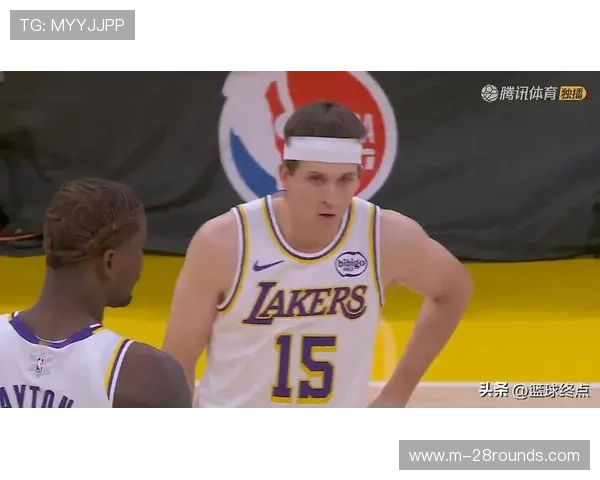 里夫斯因左小腿酸痛退出圣诞大战,湖人三节落后火箭18分 里夫斯因左小腿酸痛退出圣诞大战,湖人三节落后火箭18分